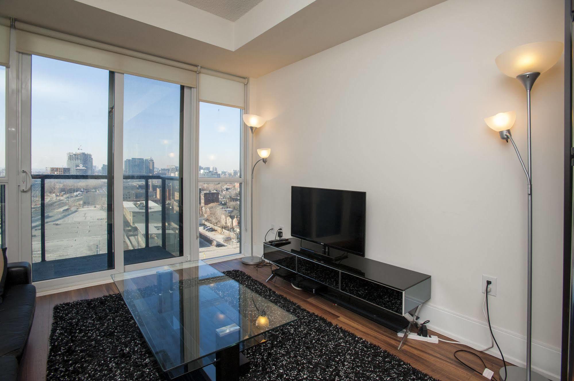 Life Suites Luxury Downtown Condos โตรอนโต ภายนอก รูปภาพ