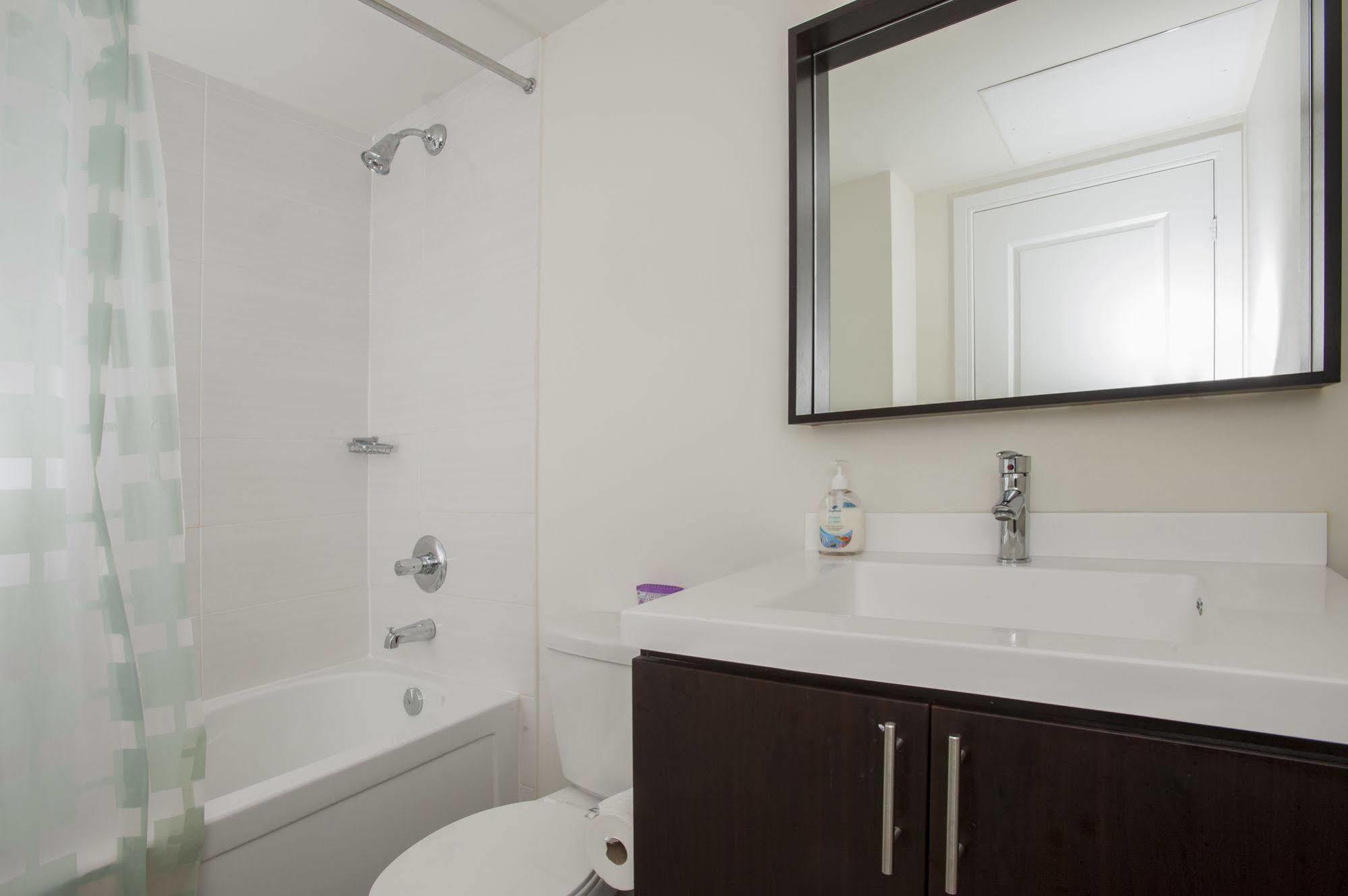 Life Suites Luxury Downtown Condos โตรอนโต ภายนอก รูปภาพ