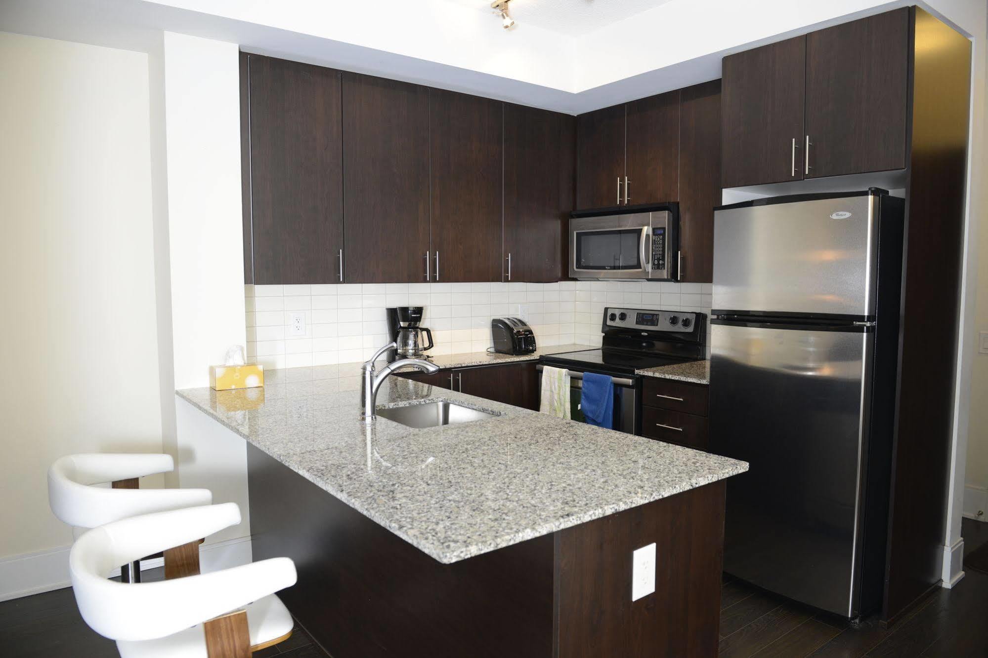Life Suites Luxury Downtown Condos โตรอนโต ภายนอก รูปภาพ