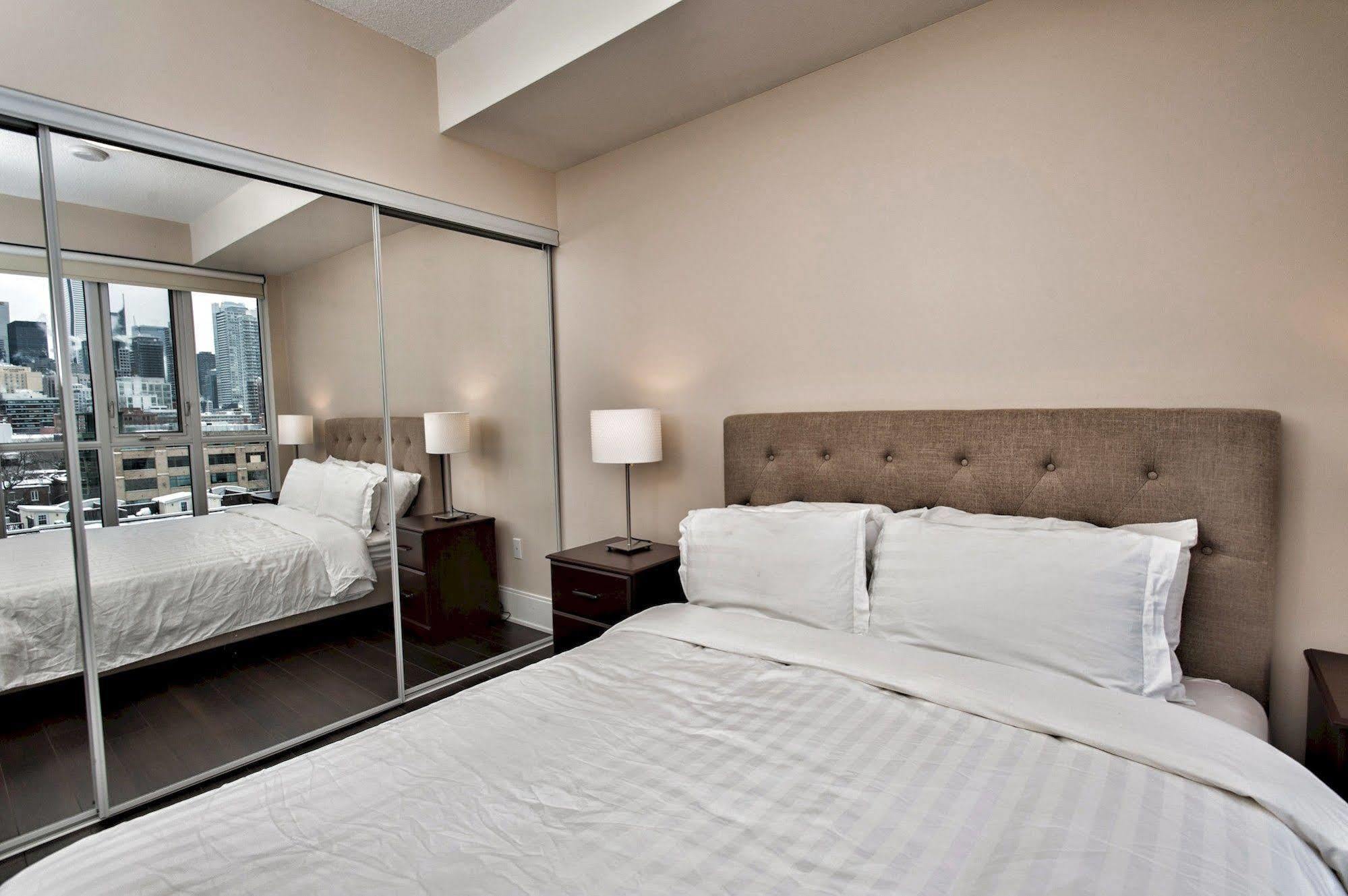 Life Suites Luxury Downtown Condos โตรอนโต ภายนอก รูปภาพ