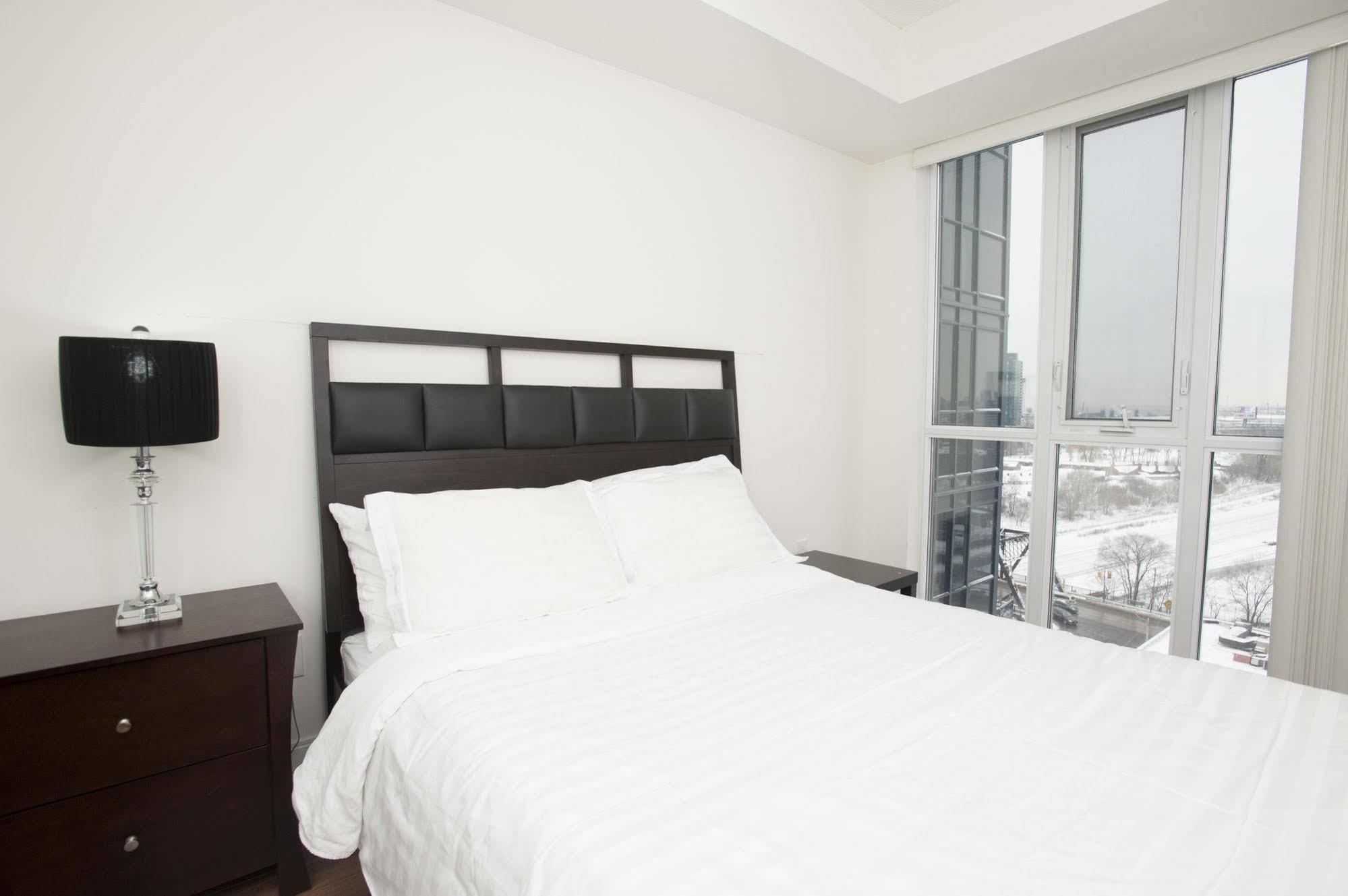 Life Suites Luxury Downtown Condos โตรอนโต ภายนอก รูปภาพ
