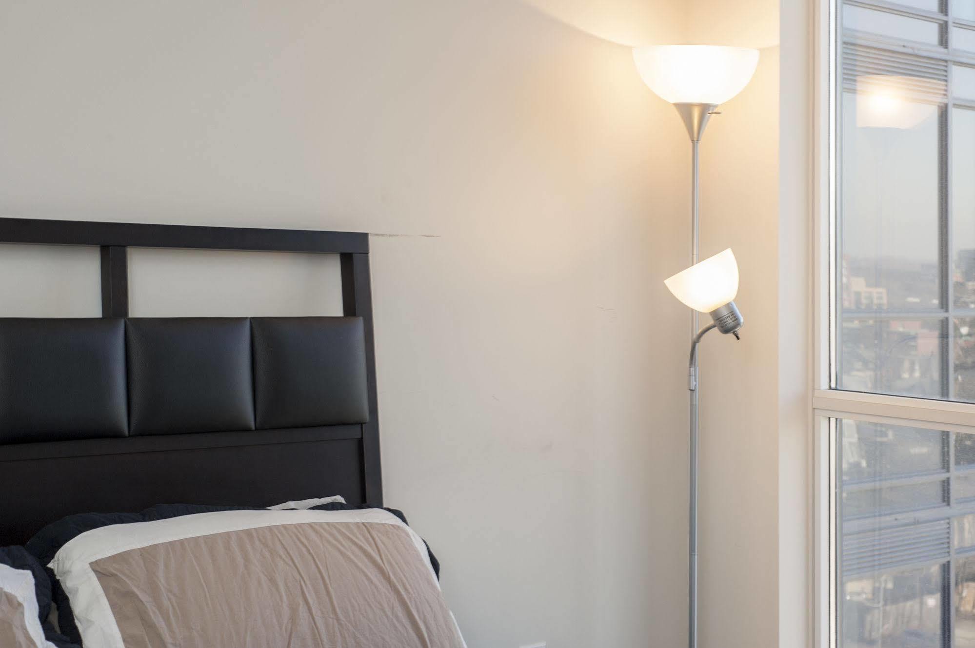 Life Suites Luxury Downtown Condos โตรอนโต ภายนอก รูปภาพ