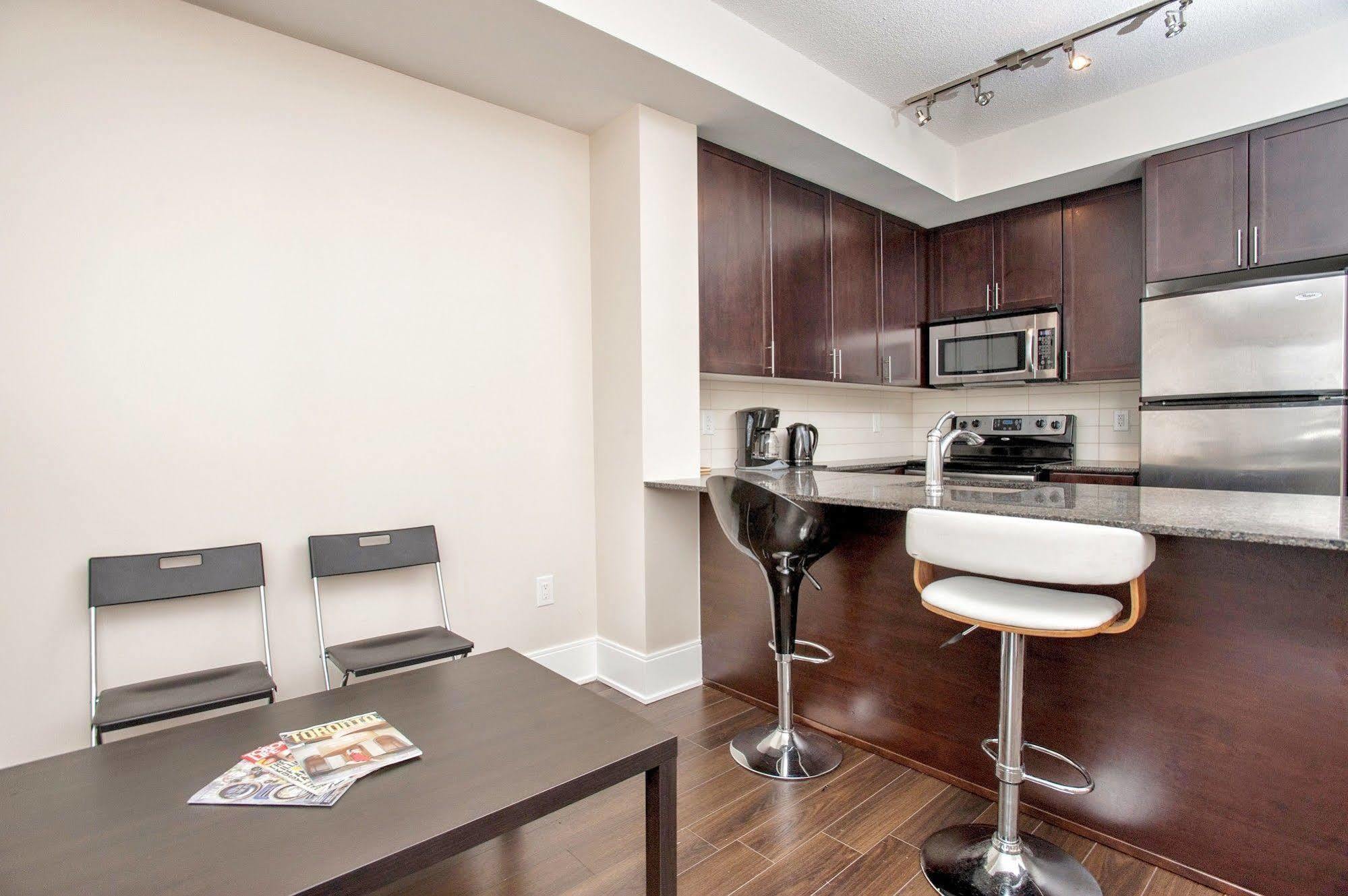 Life Suites Luxury Downtown Condos โตรอนโต ภายนอก รูปภาพ
