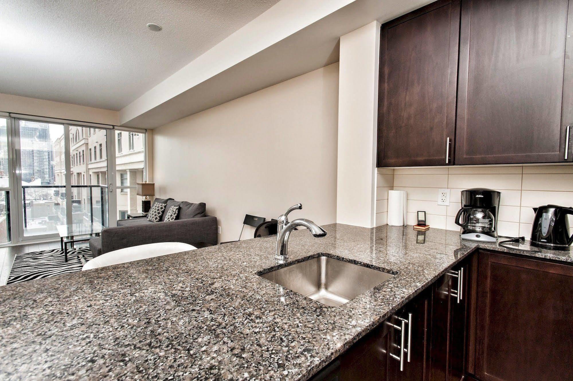 Life Suites Luxury Downtown Condos โตรอนโต ภายนอก รูปภาพ