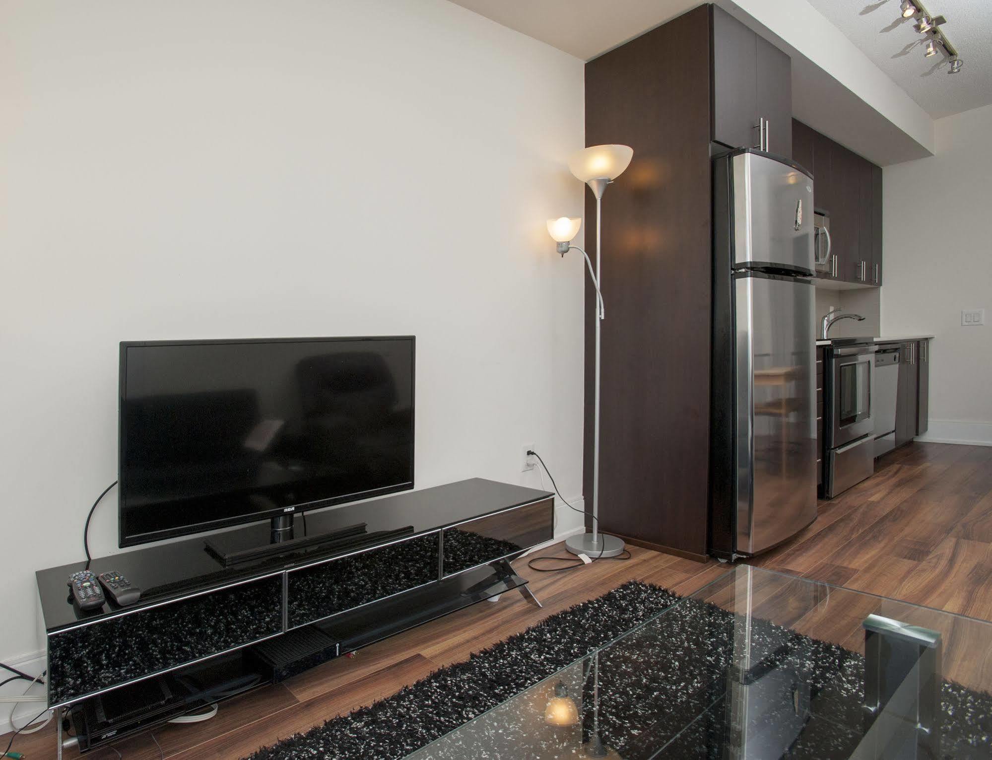 Life Suites Luxury Downtown Condos โตรอนโต ภายนอก รูปภาพ