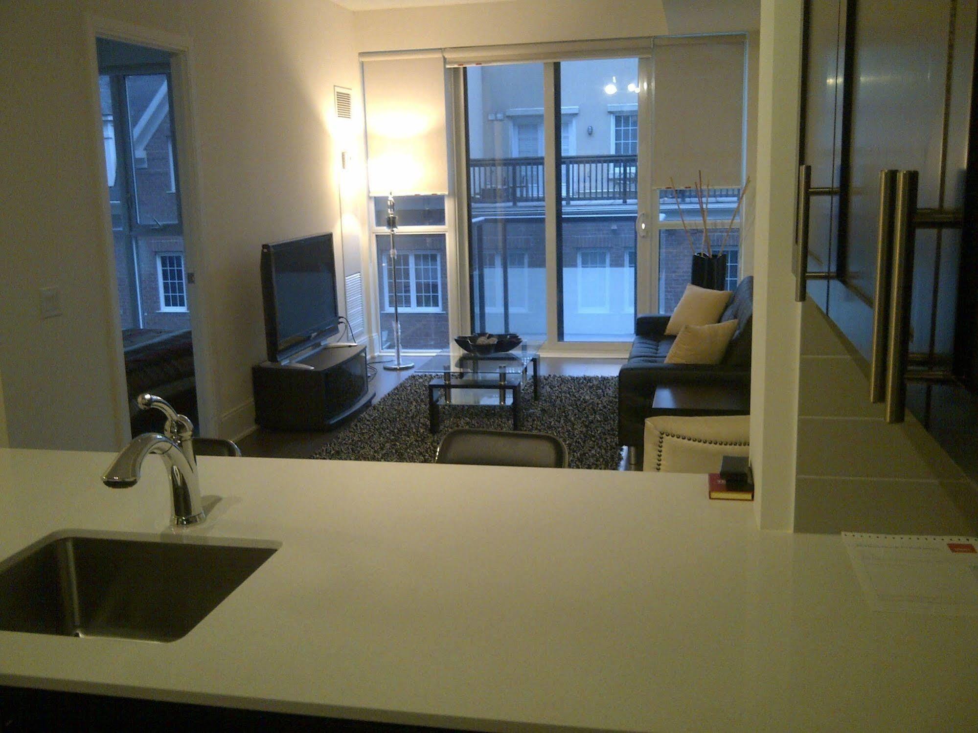 Life Suites Luxury Downtown Condos โตรอนโต ภายนอก รูปภาพ
