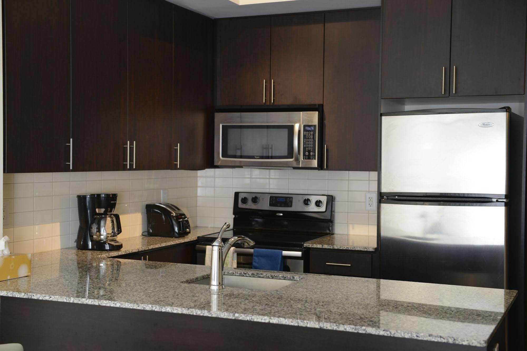 Life Suites Luxury Downtown Condos โตรอนโต ภายนอก รูปภาพ