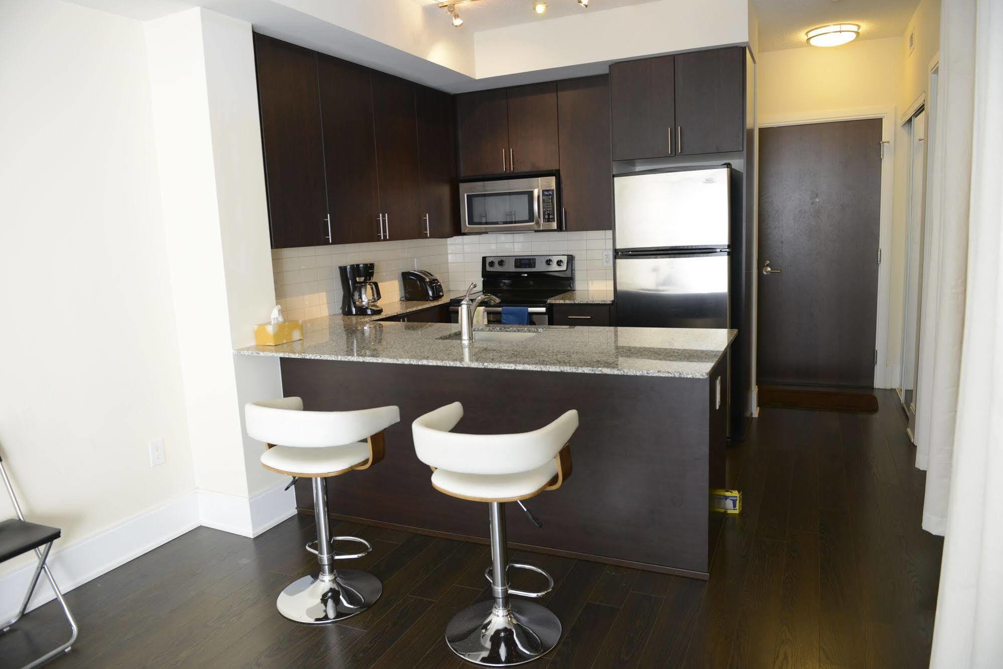 Life Suites Luxury Downtown Condos โตรอนโต ภายนอก รูปภาพ