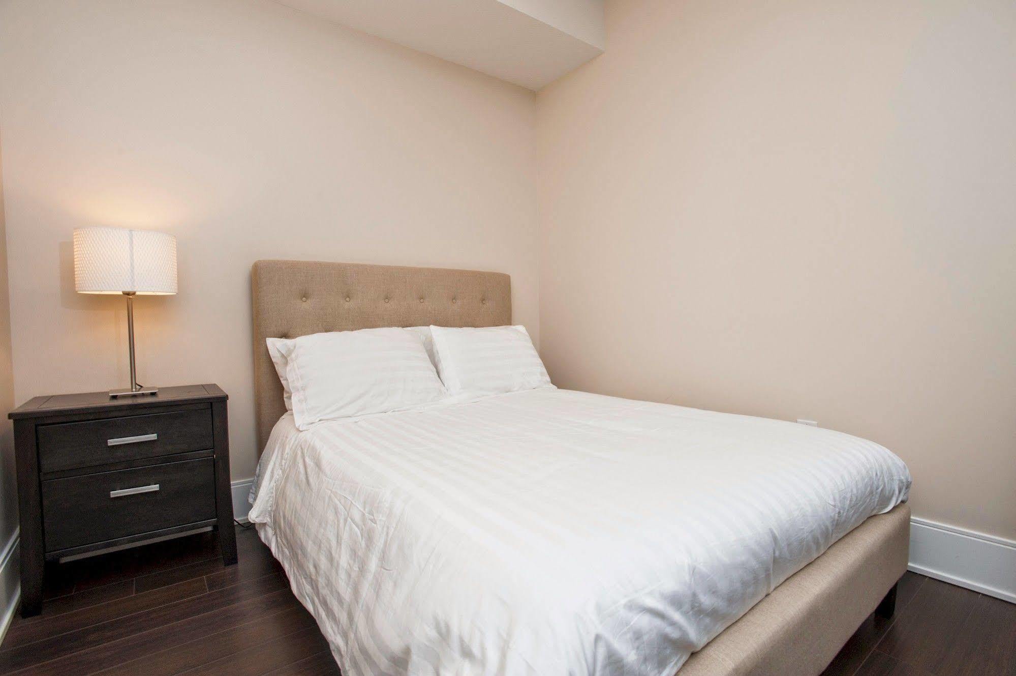 Life Suites Luxury Downtown Condos โตรอนโต ภายนอก รูปภาพ