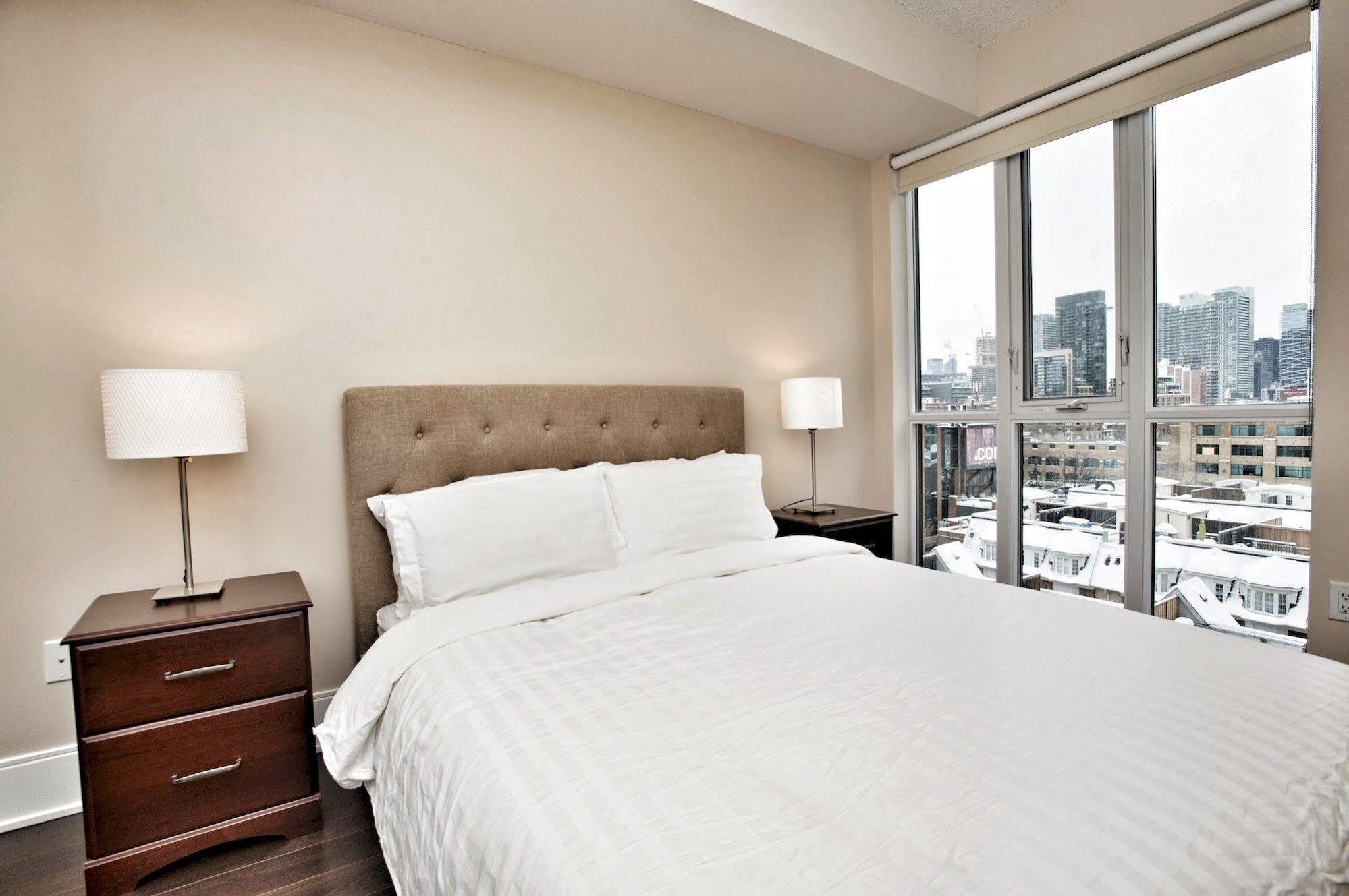 Life Suites Luxury Downtown Condos โตรอนโต ภายนอก รูปภาพ