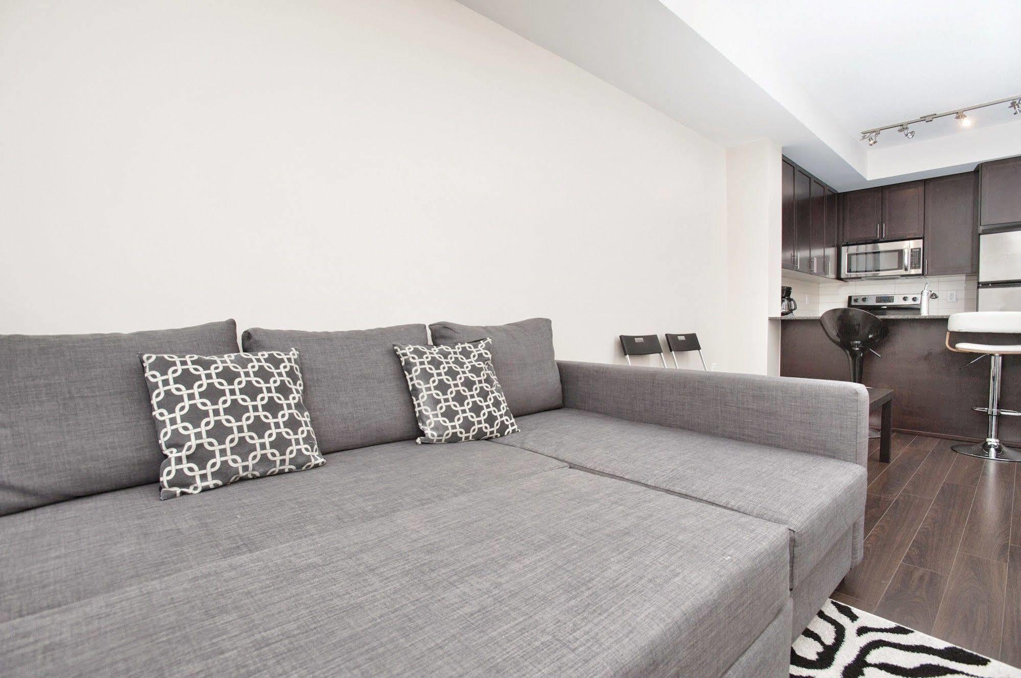 Life Suites Luxury Downtown Condos โตรอนโต ภายนอก รูปภาพ